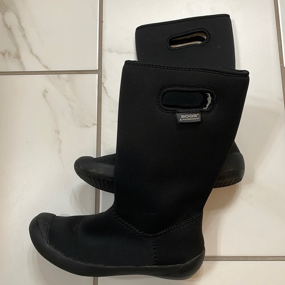 BOGS Waterproof black boots; youth size 4, EU 37